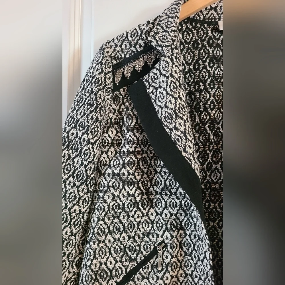 Chico’s Diamond Jacquard Moto Jacket Black/White - Women's Size 1 Medium NWT - Picture 4 of 13